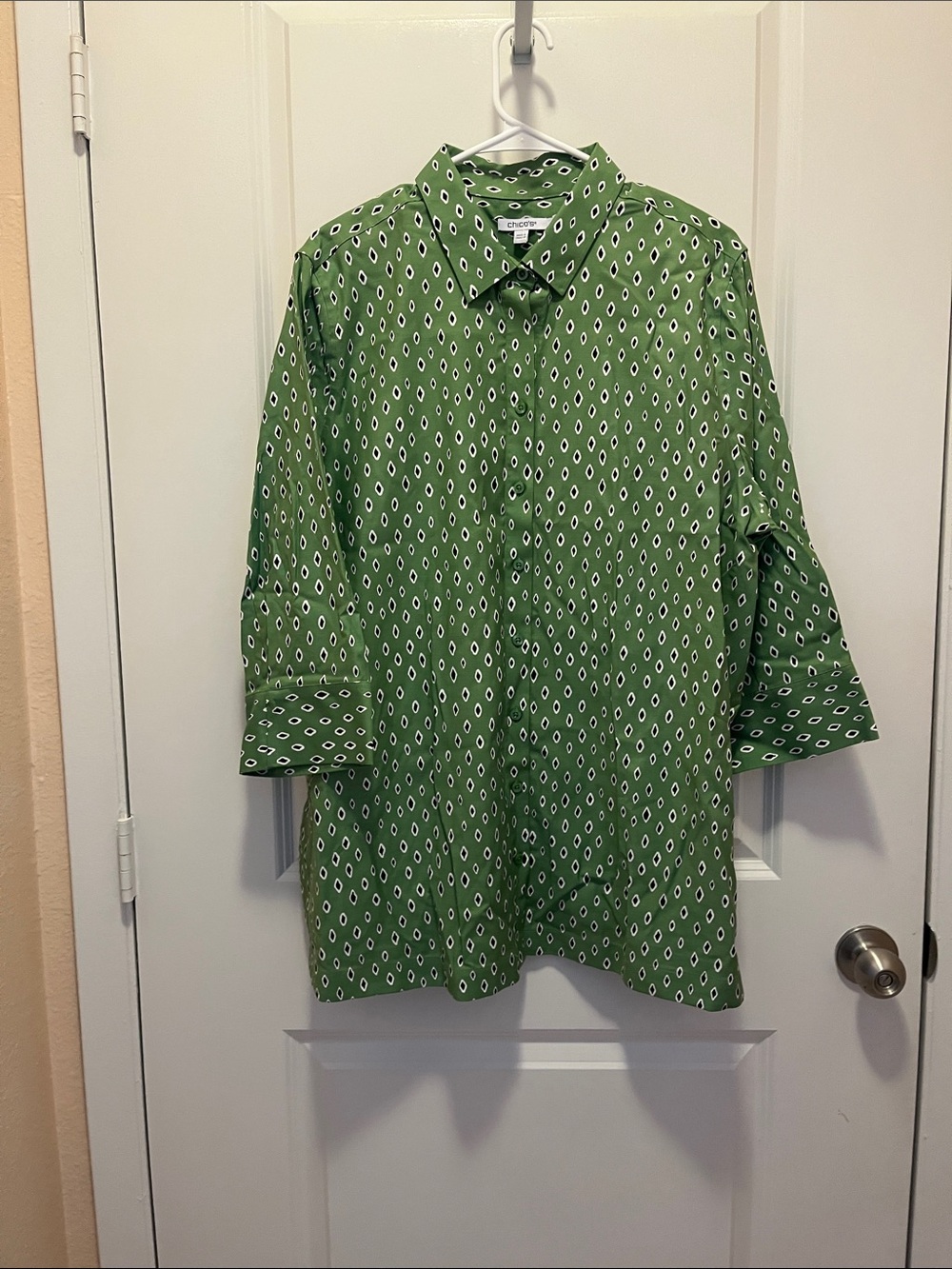 (NWT) Chico's Green Diamond-Print Button-Down Shirt